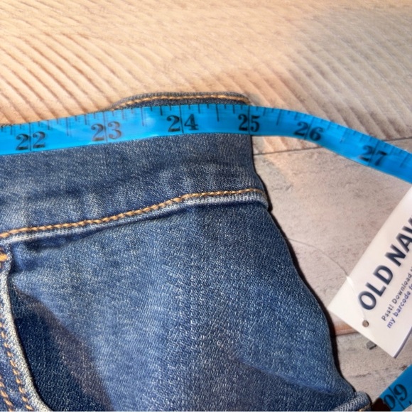 Old Navy Womens Mid Rise Roll Up  Denim Shorts Size 26 Light Wash NWT - Picture 12 of 13